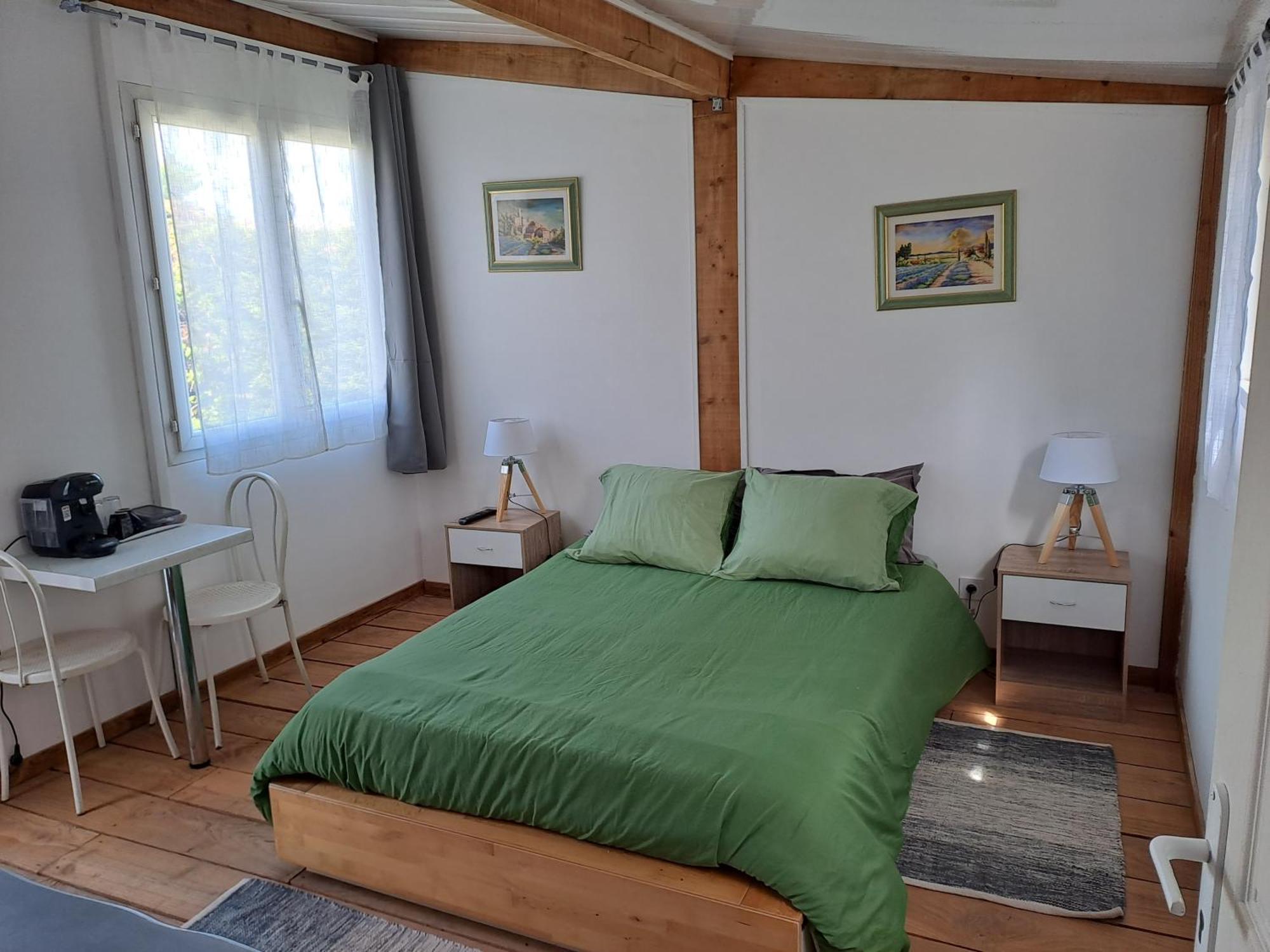 Chambre Basilic 2P, 2 Nuits Max, Dans Petit Chalet 6Km Du Festival De Piano De La Roque D'Antheron Rognes Exterior photo